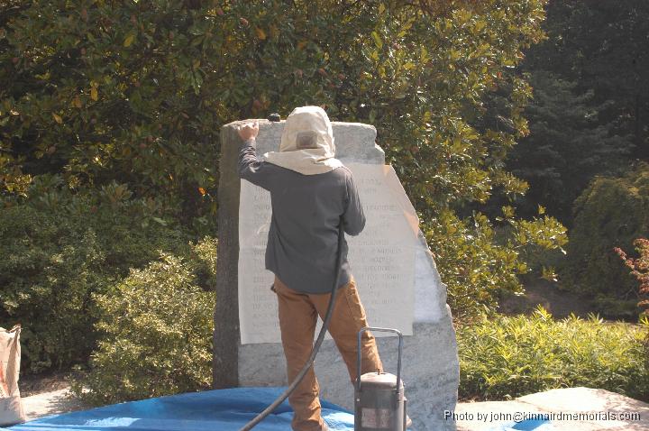 2004-09-13__DSC_0341.JPG - Sandblasting the dedication inscription.