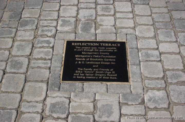 2004-10-01__DSC_0849.JPG - This plaque is placed at the entrance to the walkway.