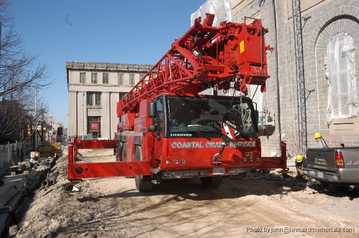 2006-02-28_DSC_0162.JPG - Coastal Crane Service hnadled both moves.
